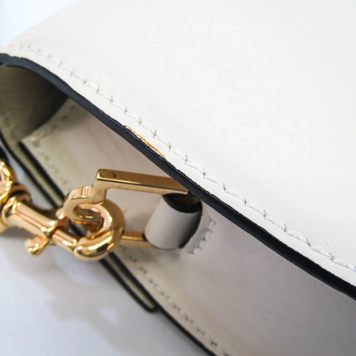 Pre-Owned Valentino Garavani Women,Men Leather Shoulder Bag Light Beige (Good)