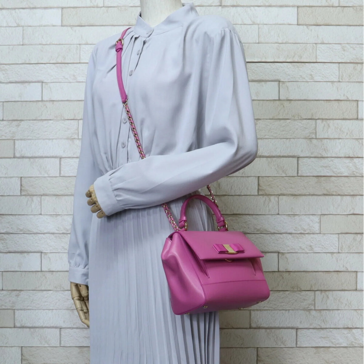 Pre-Owned Salvatore Ferragamo Vara Ribbon Shoulder Bag Leather EZ-21 F570 Pink Ladies 2way BRB10010000013177 (Good)