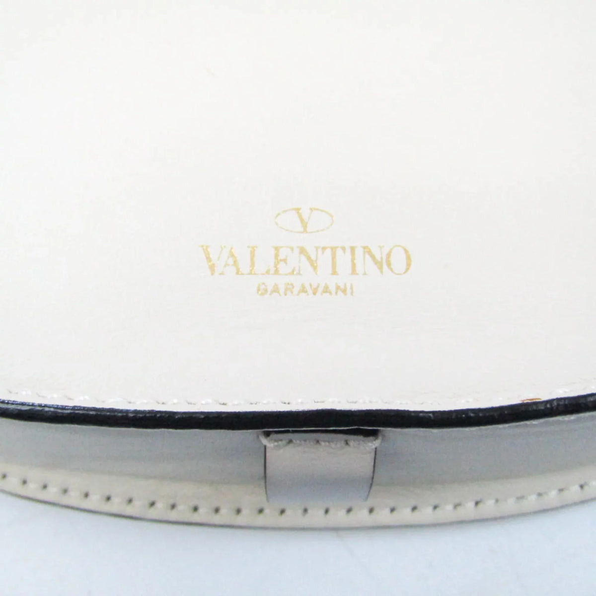 Pre-Owned Valentino Garavani Women,Men Leather Shoulder Bag Light Beige (Good)
